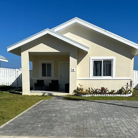 Seamist Villa @Oceanpointe Lucea Comfy 2Br W/Pool Gym & Parking Exterior photo