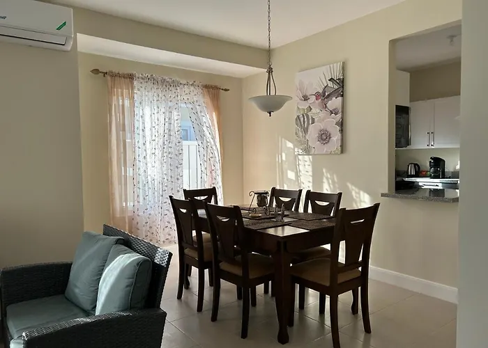 Seamist Villa @Oceanpointe Lucea Comfy 2Br W/Pool Gym & Parking