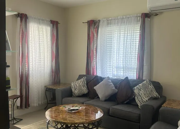 Seamist Villa @Oceanpointe Lucea Comfy 2Br W/Pool Gym & Parking