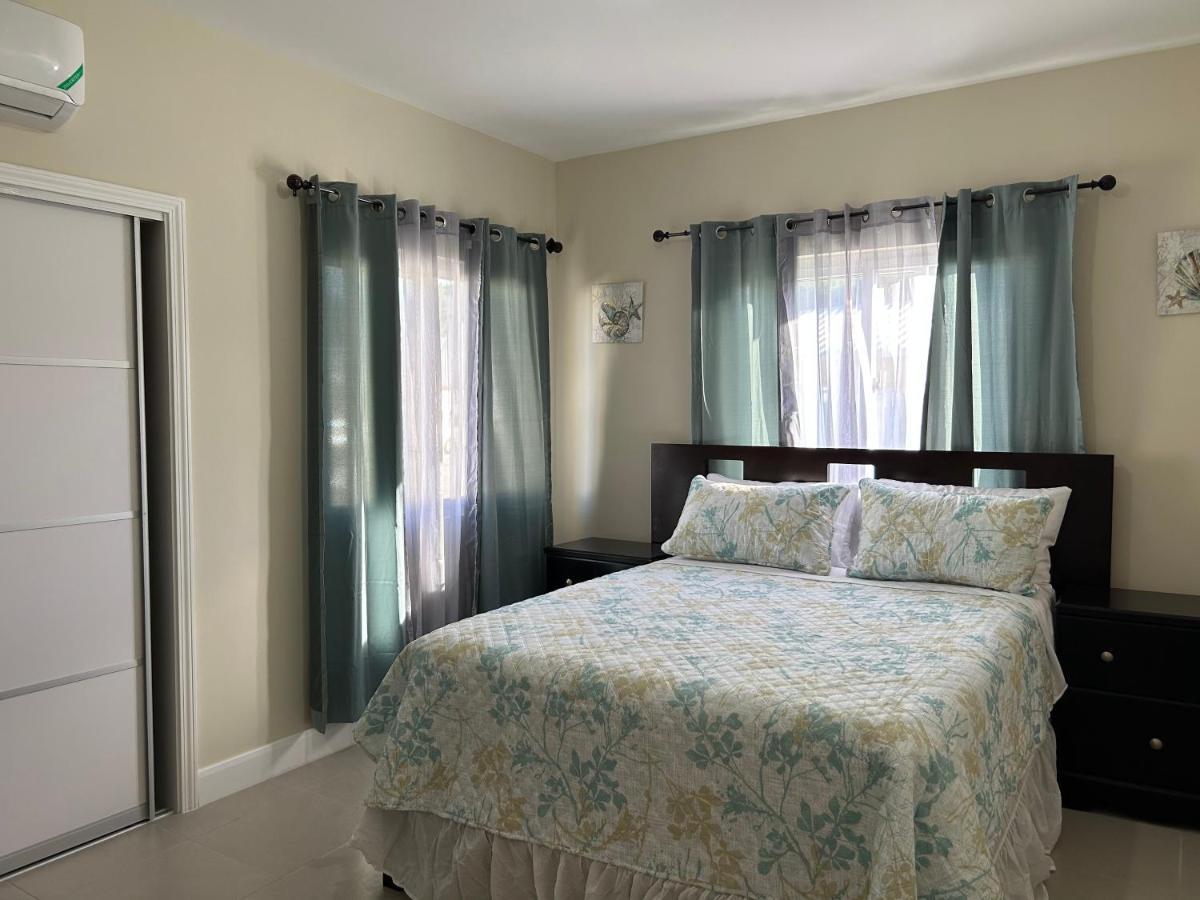 Seamist @oceanpointe Comfy 2br W/pool Gym & Parking Holiday home Lucea