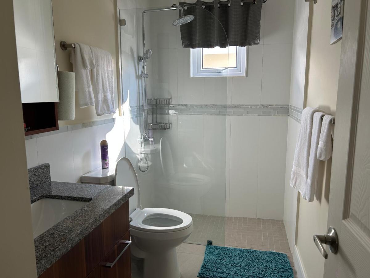 Holiday home Seamist @oceanpointe Comfy 2br W/pool Gym & Parking Lucea