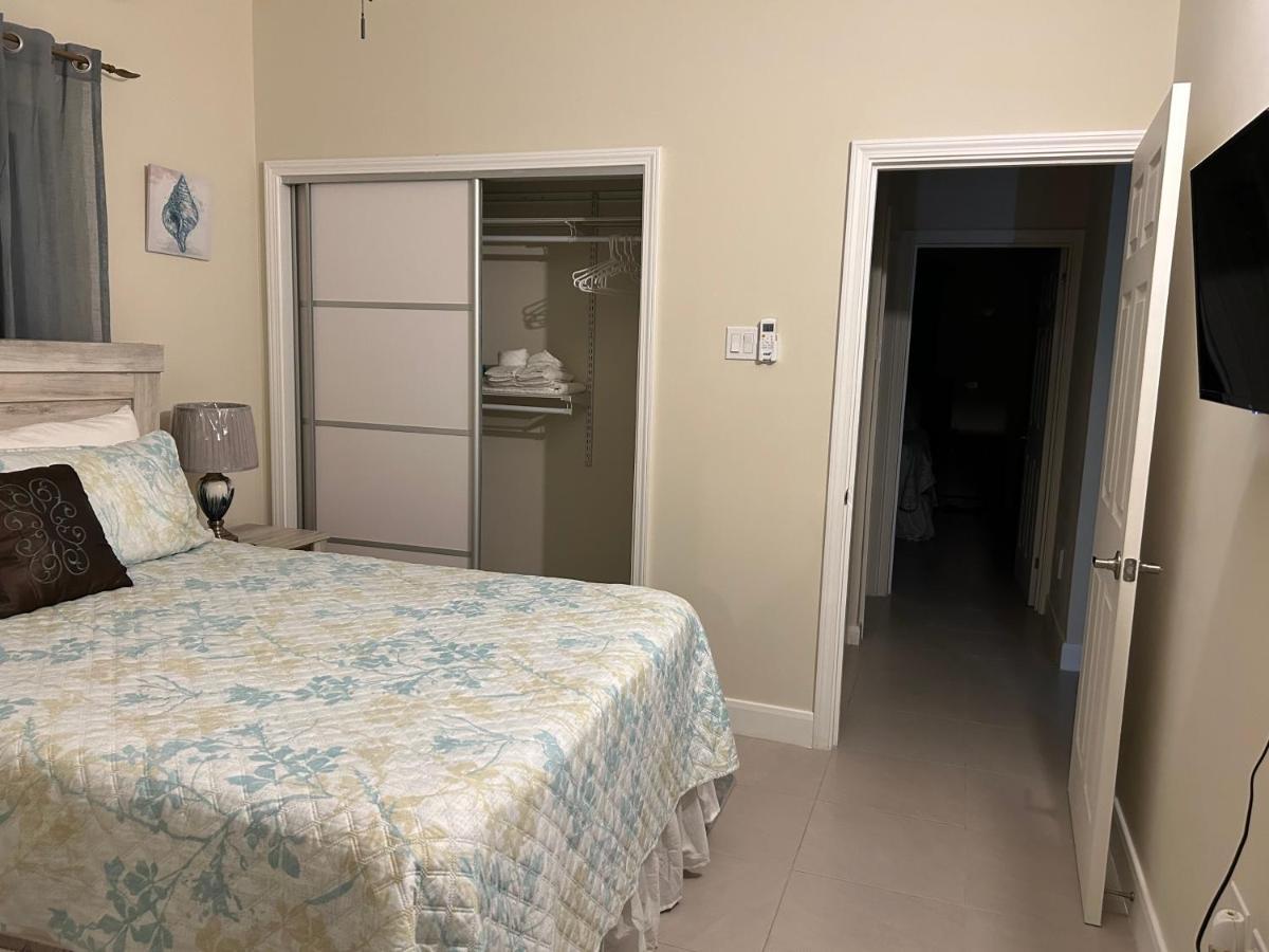 Holiday home Seamist @oceanpointe Comfy 2br W/pool Gym & Parking Lucea