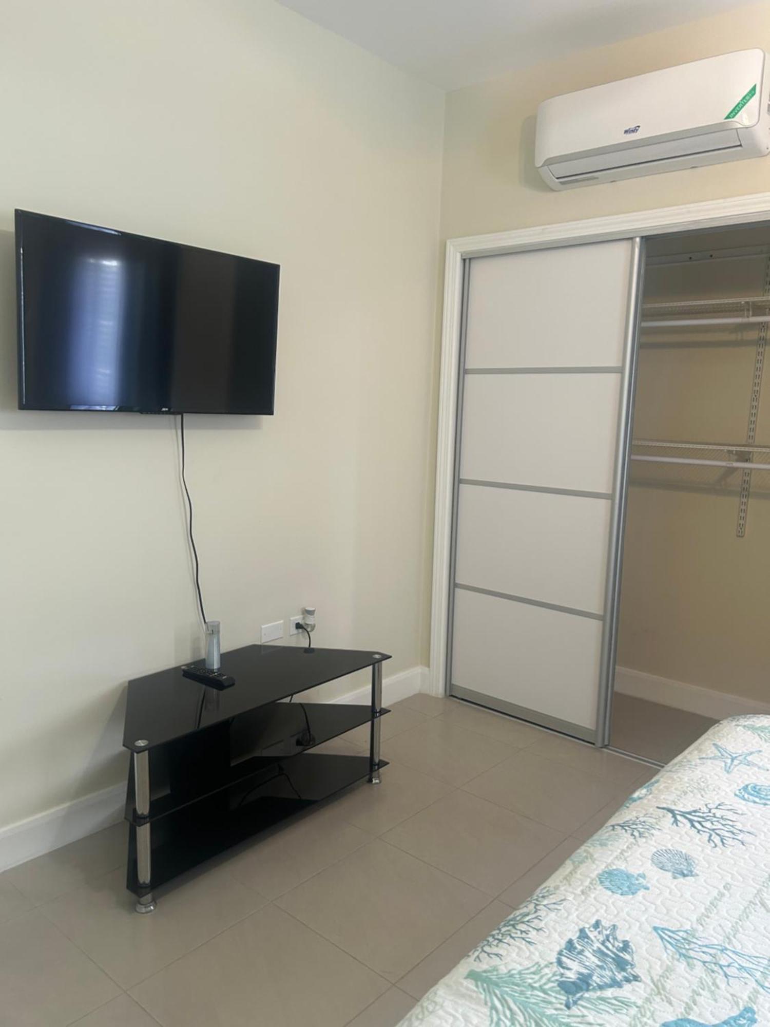 Holiday home Seamist @oceanpointe Comfy 2br W/pool Gym & Parking Lucea
